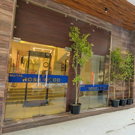 Rosewood Suites A Family Hotel Near Delhi Airport นิวเดลี ภายนอก รูปภาพ