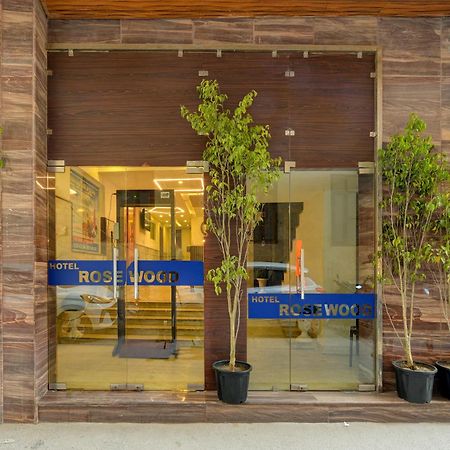 Rosewood Suites A Family Hotel Near Delhi Airport นิวเดลี ภายนอก รูปภาพ