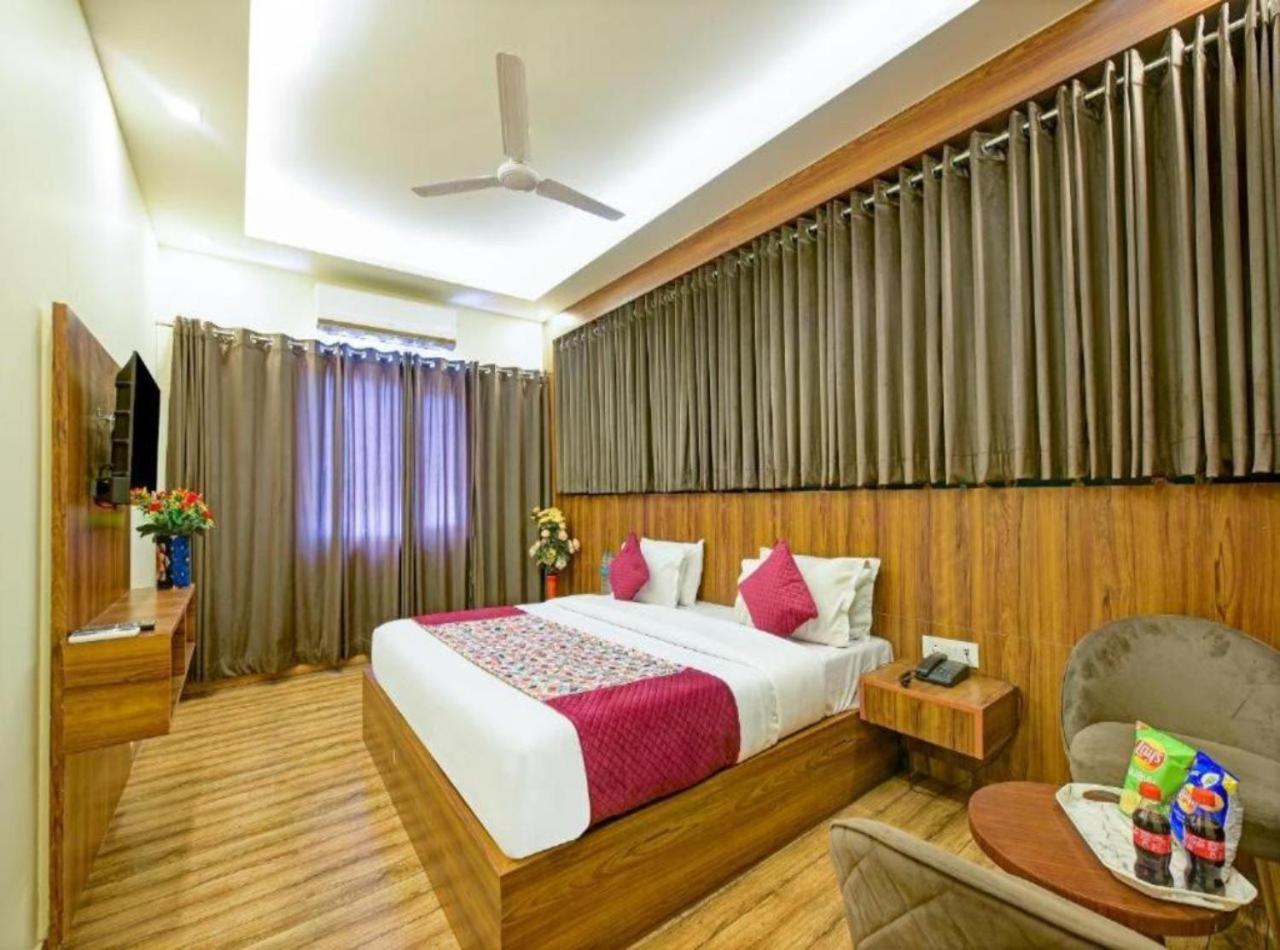 Rosewood Suites A Family Hotel Near Delhi Airport นิวเดลี ภายนอก รูปภาพ