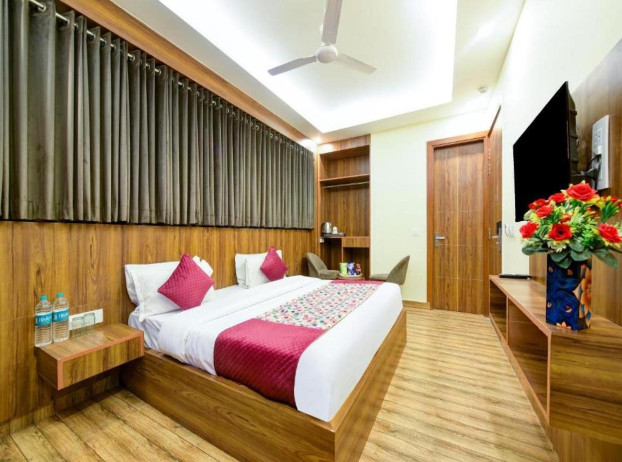 Rosewood Suites A Family Hotel Near Delhi Airport นิวเดลี ภายนอก รูปภาพ