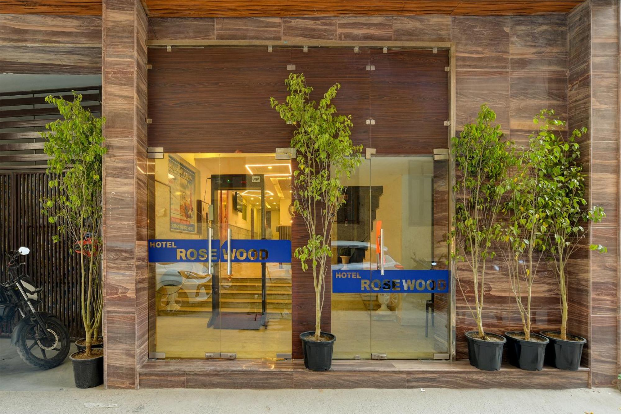 Rosewood Suites A Family Hotel Near Delhi Airport นิวเดลี ภายนอก รูปภาพ